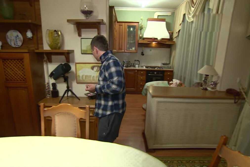 47-летний Андрей Губин провёл экскурсию по своей квартире