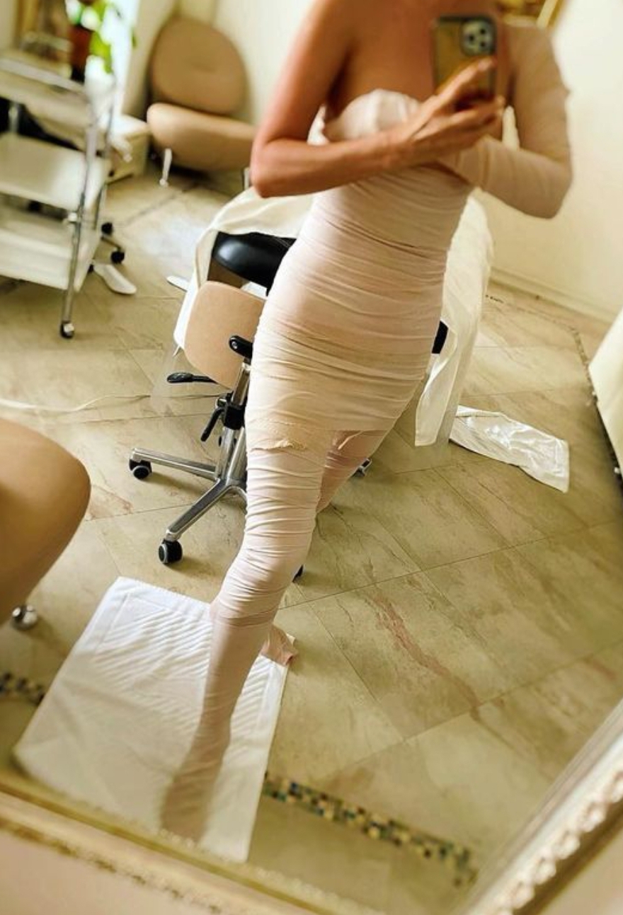 "Сдали шорты в стирку": 47-летняя Олеся Судзиловская смело расхаживает в бикини