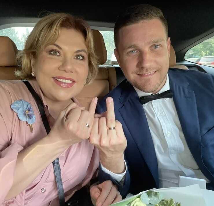 Шоу продолжается: Марина Федункив, несмотря на разоблачение мужа-гея, намерена и дальше дурить публику, заручившись поддержкой популярных СМИ