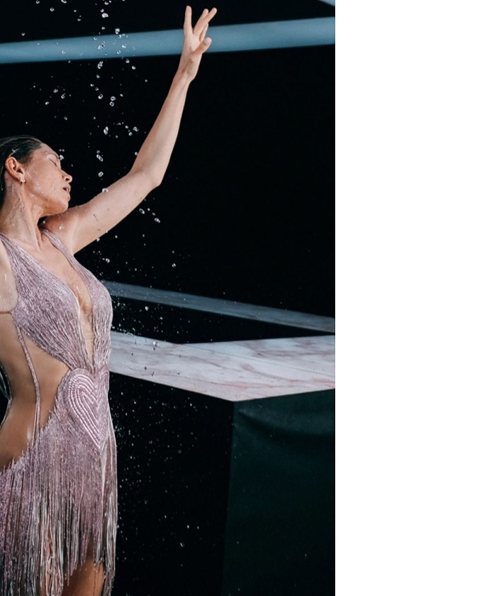 &laquo;Ну, нет на мне трусов!&raquo;: Вера Брежнева, наконец, показало свое &laquo;голое&raquo; платье со всех сторон