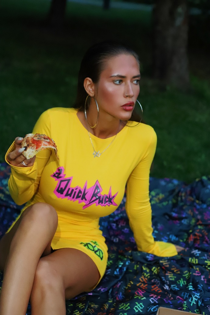 «Одежда a quick buck станет такой же популярной, как и мои купальники»: Анастасия Аникина основала новый бренд для девушек, которые не боятся проявлять себя в одежде