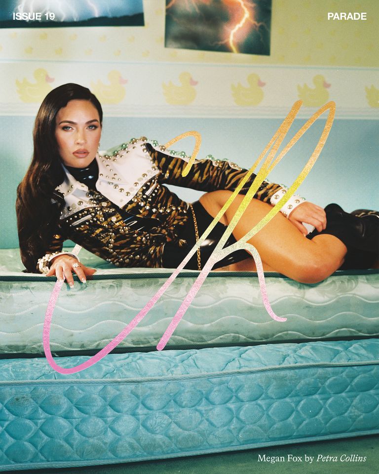 Меган Фокс воспарила в невесомости на кадрах новой фотосессии для CR Fashion Book
