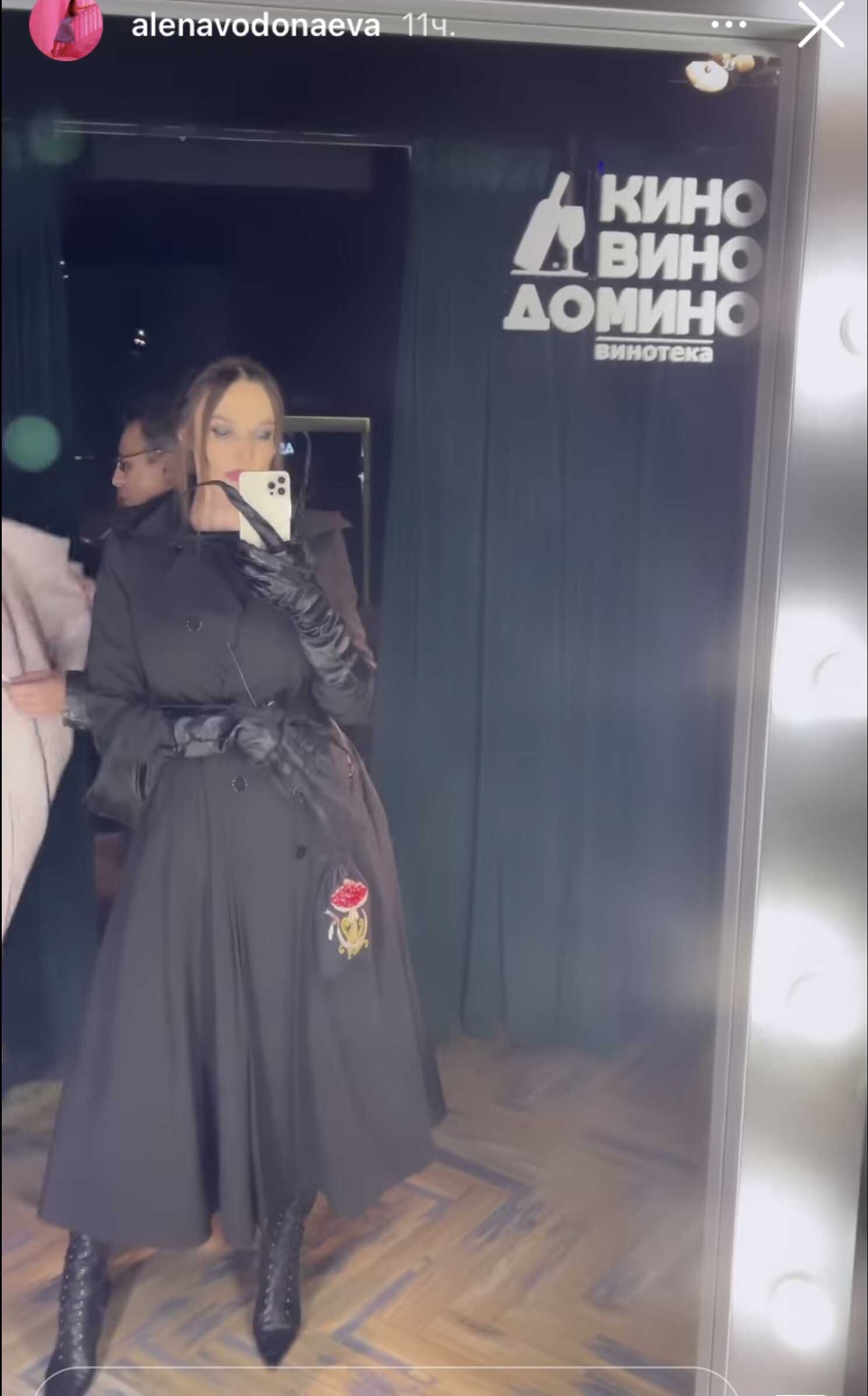 Алена Водонаева пришла на премьеру в перчатках а-ля Фредди Крюгер и посетовала, какой это тяжёлый труд - ходить по мероприятиям