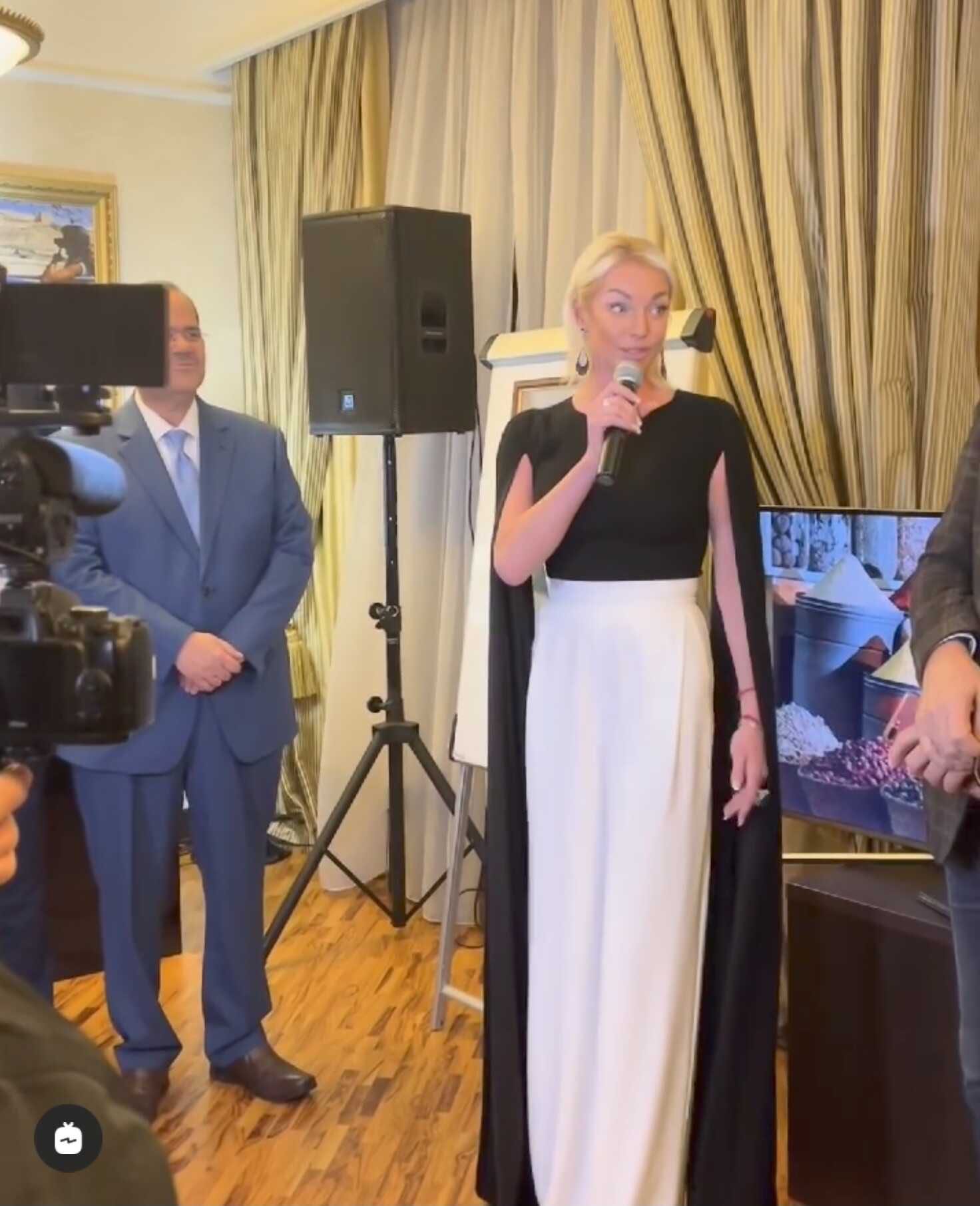 «Невероятно»: в сети обсуждают эффектное появление Анастасии Волочковой в Посольстве королевства Бахрейн