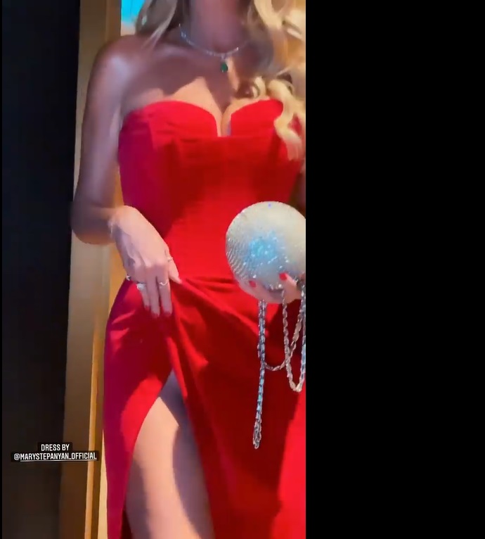 Виктория Лопырева появилась на светской вечеринке в Дубае в платье с умопомрачительным разрезом