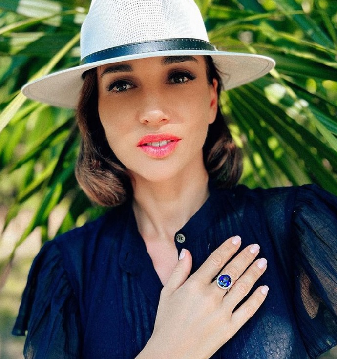 Анфиса Чехова сравнила кольцо из рекламной кампании с украшением принцессы Дианы