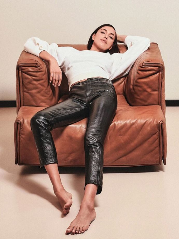 Ирину Шейк позвали рекламировать джинсы, а она устроила эротическую фотосессию