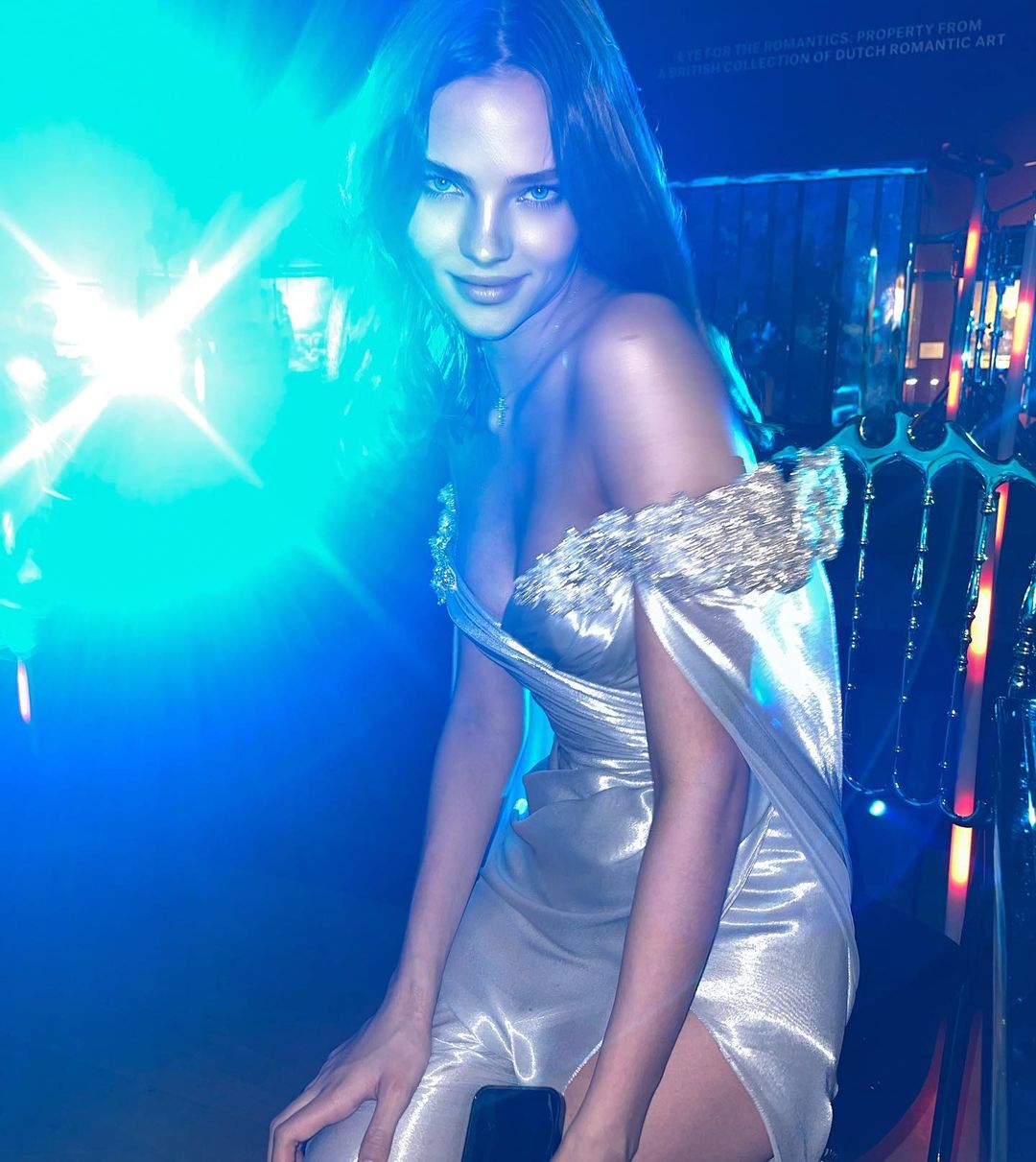 Леся Кафельникова восхитила платьем с откровенным разрезом гостей вечера в Лондоне