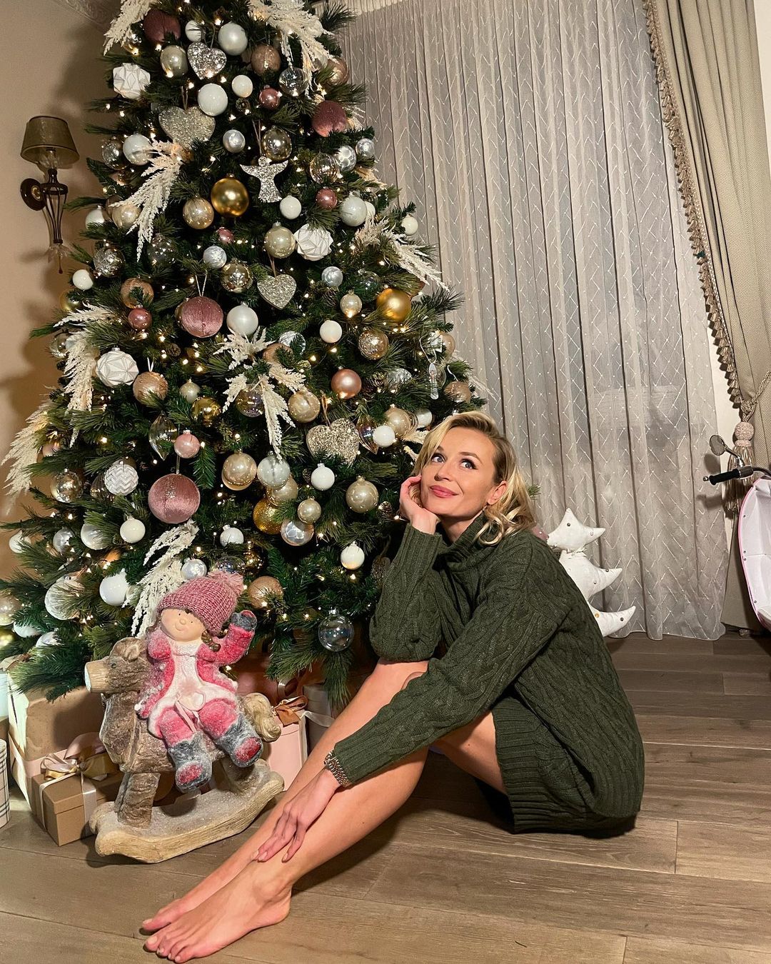 Полина Гагарина очаровала видео дочки Мии около новогодней ёлки