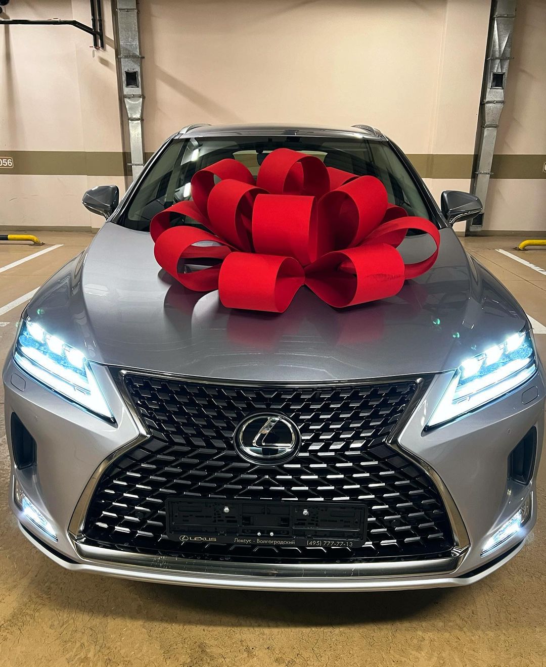 Ханна подарила маме Lexus на Новый год
