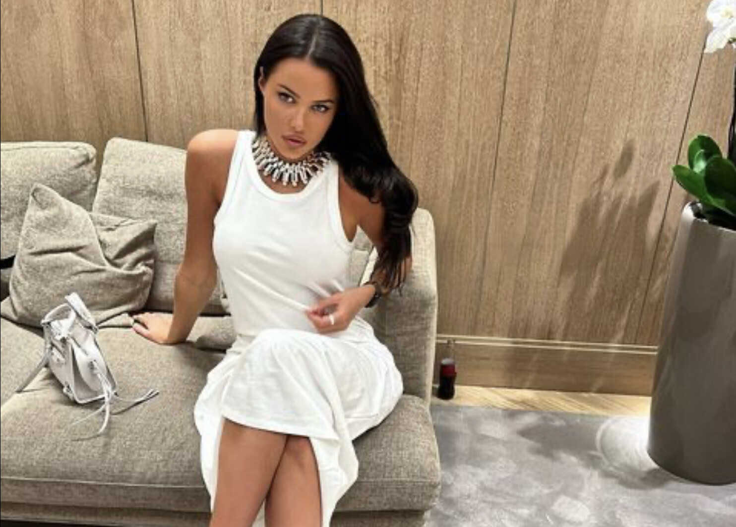Anastasia Reshetova moved to her lover in Dubai