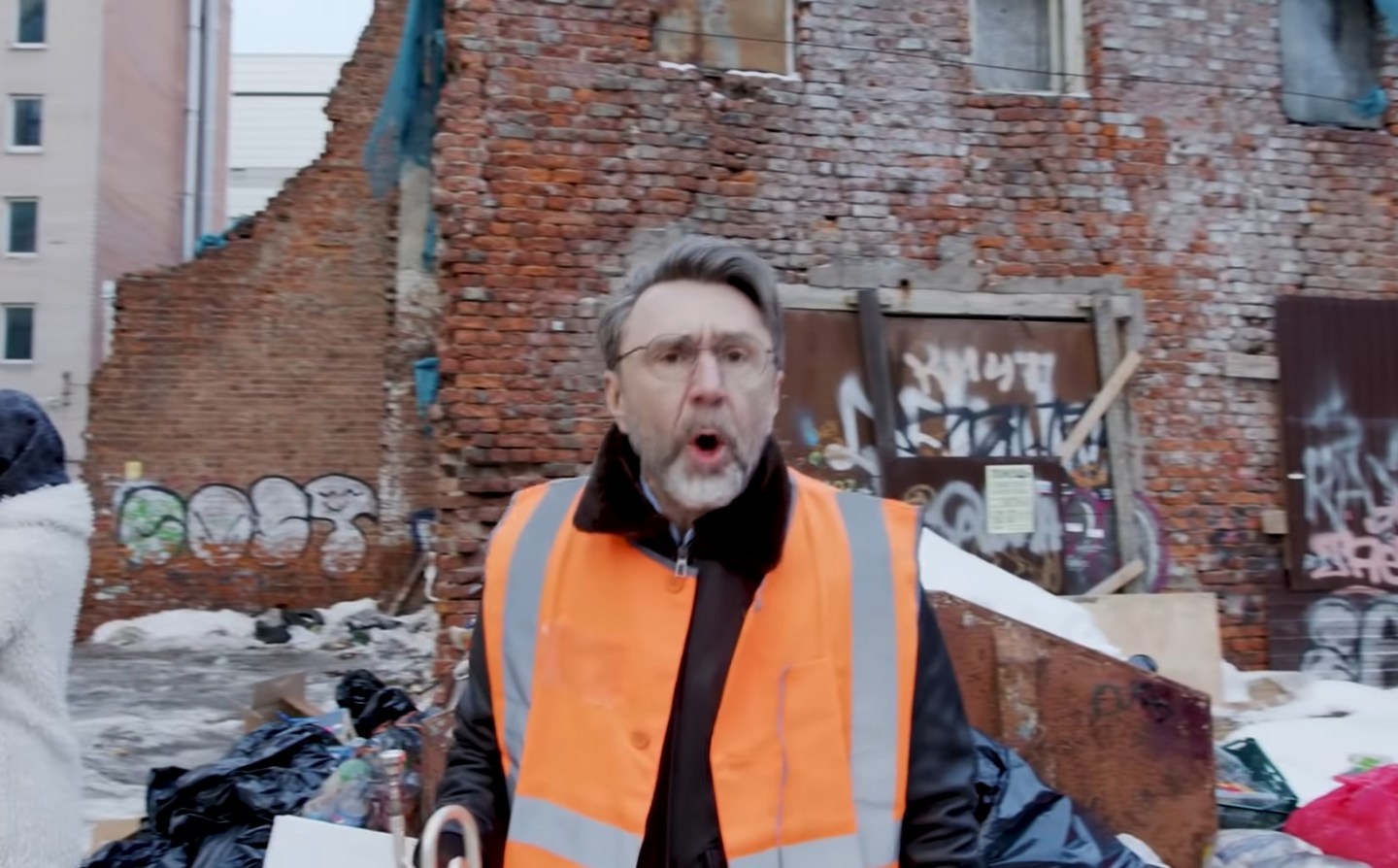 Inspired by the garbage collapse in St. Petersburg, Sergey Shnurov released a video about the poor performance of local utilities