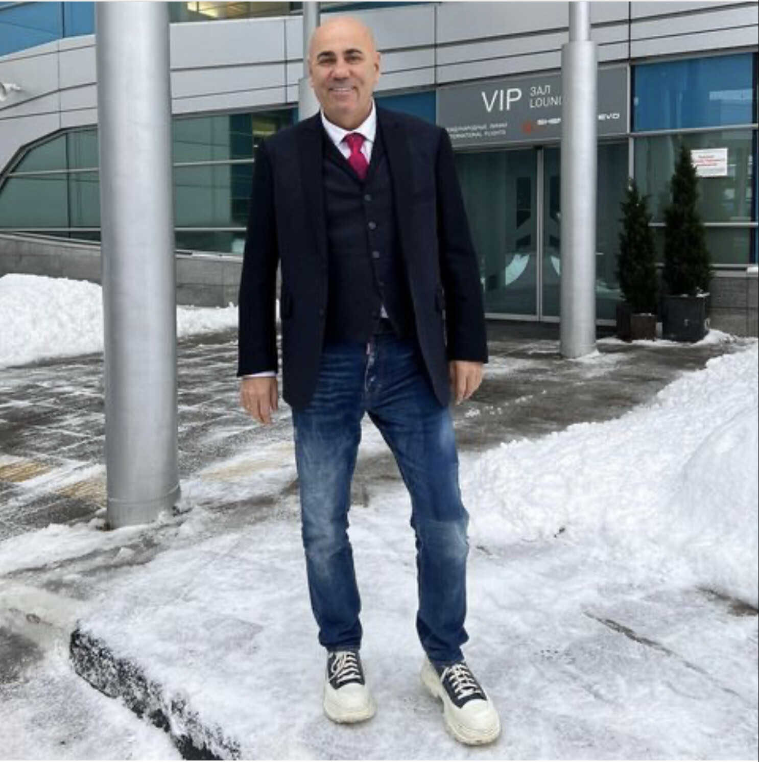 Иосиф Пригожин в неудачном наряде «от Валерии» заявил, что похудел на 20 килограмм, но в блоге жены он почему-то по-прежнему толстый