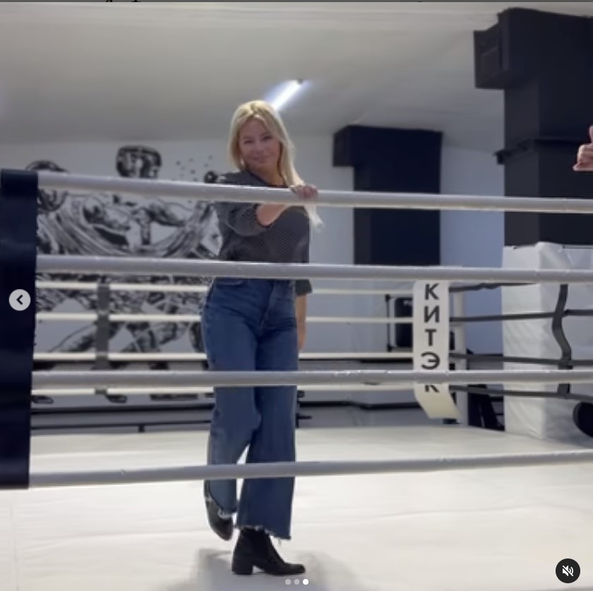 Растолстевшая Дана Борисова пытается тренироваться перед поединком в октагоне и угрожает сопернице отчаянным боем