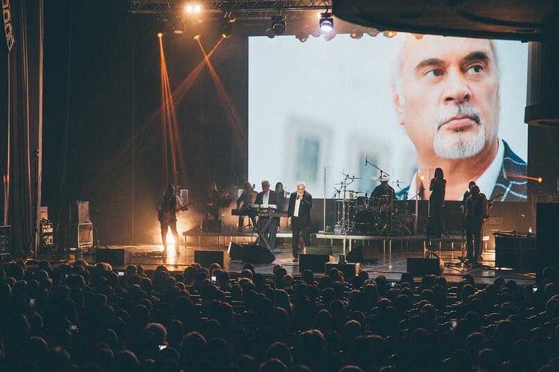 «Почему прицепились именно к нам?»: директор Валерия Меладзе прокомментировал отмену его концерта для жителей Рублёвки