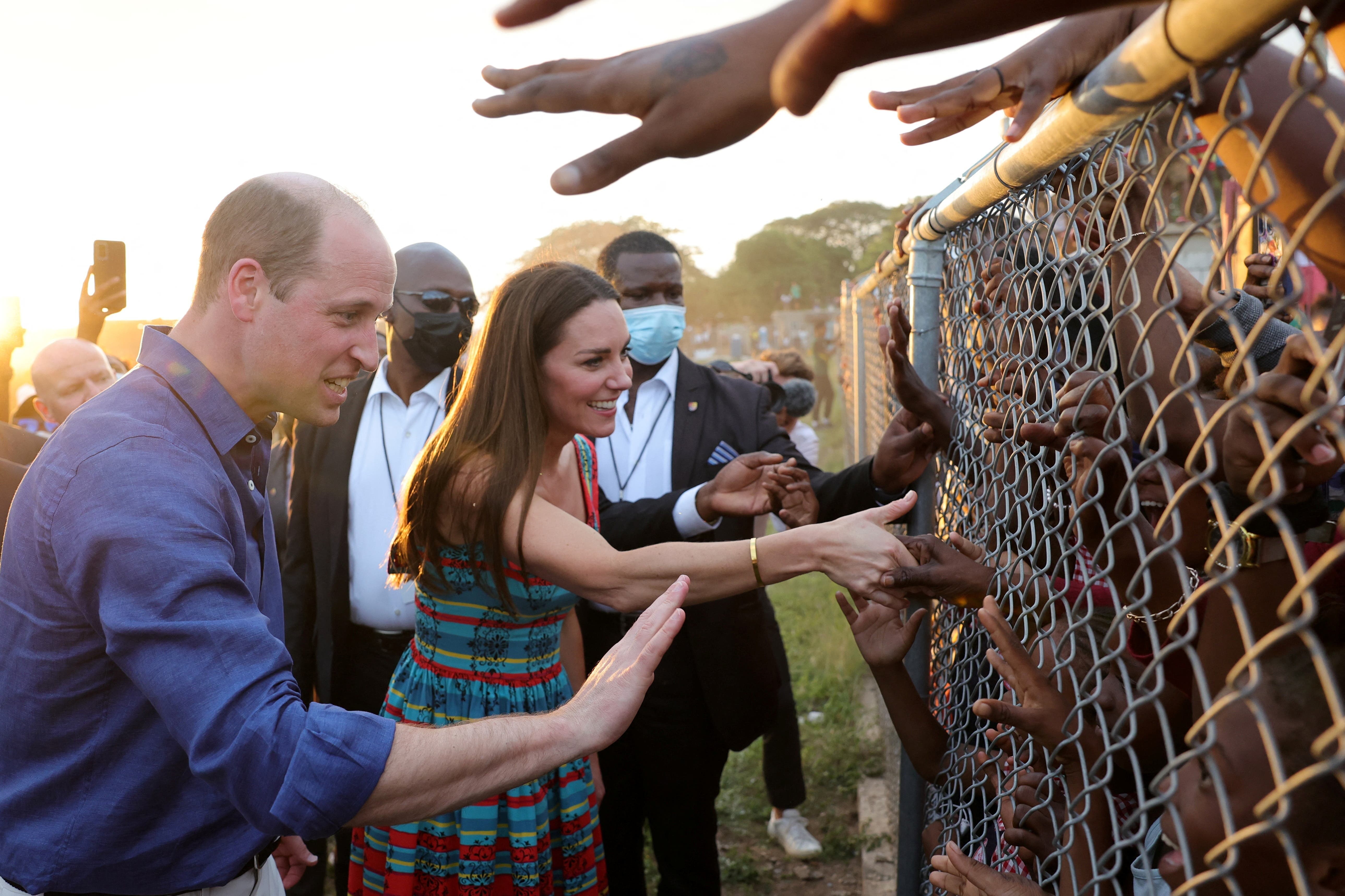 Принца Уильяма и Кейт Миддлтон освистали во время визита на Ямайку