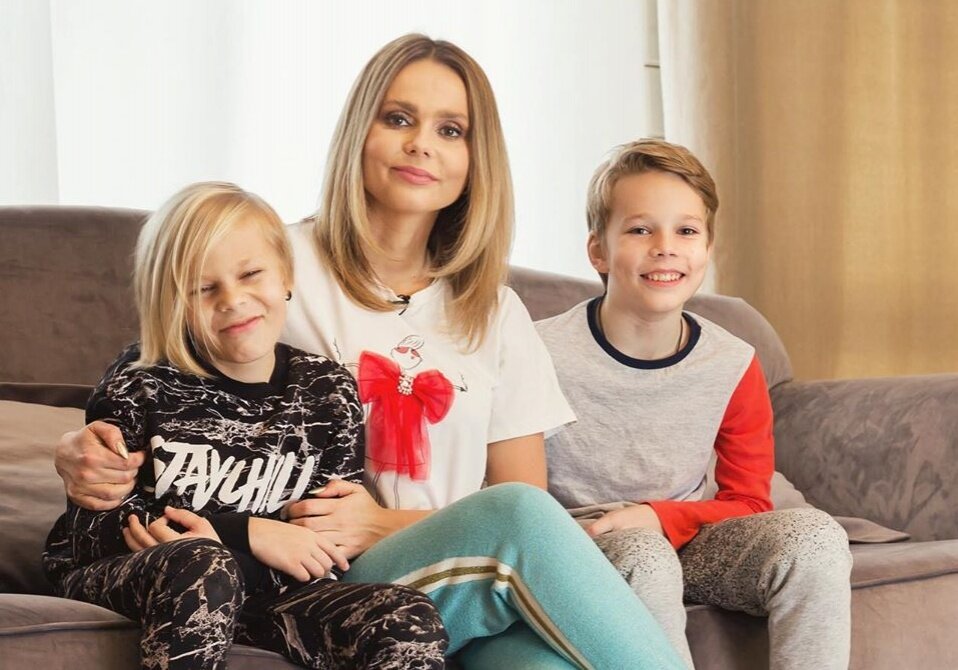 Экс-солистка «Блестящих» Ксения Новикова призналась, на какие деньги «тянет» детей