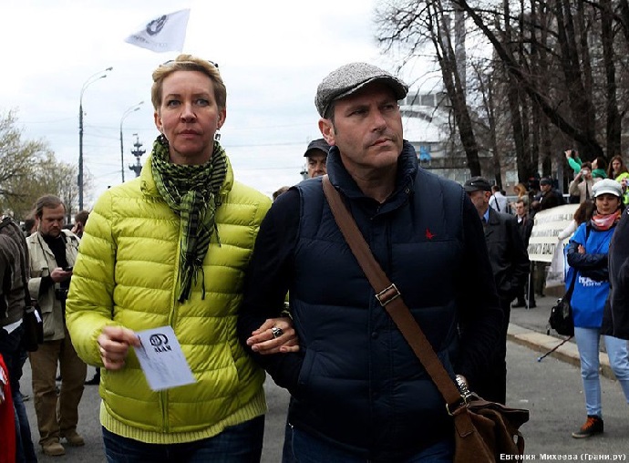 Татьяна Лазарева круто подставила бывшего мужа Михаила Шаца, сообщив, что он вместе с дочерью, вылетел к ней в Испанию