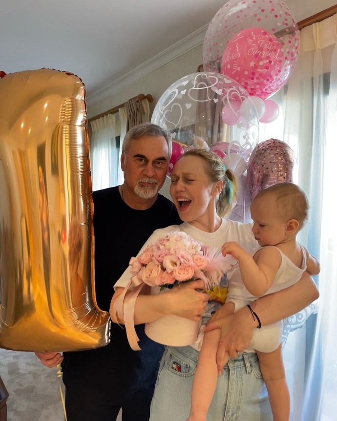 В честь Дня рождения, Альбина Джанабаева и Валерий Меладзе показали лицо дочери
