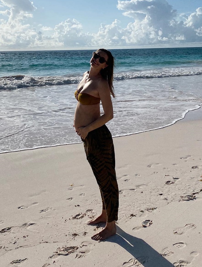 Maria Sharapova has not yet married, but is already pregnant
