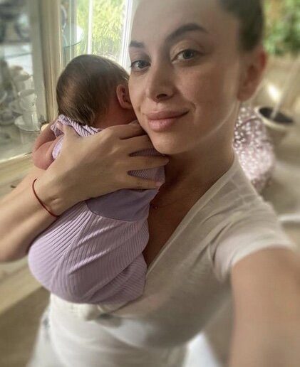 «12 дней»: Наталья Фриске умилила подписчиков очередным кадром с новорождённой дочерью