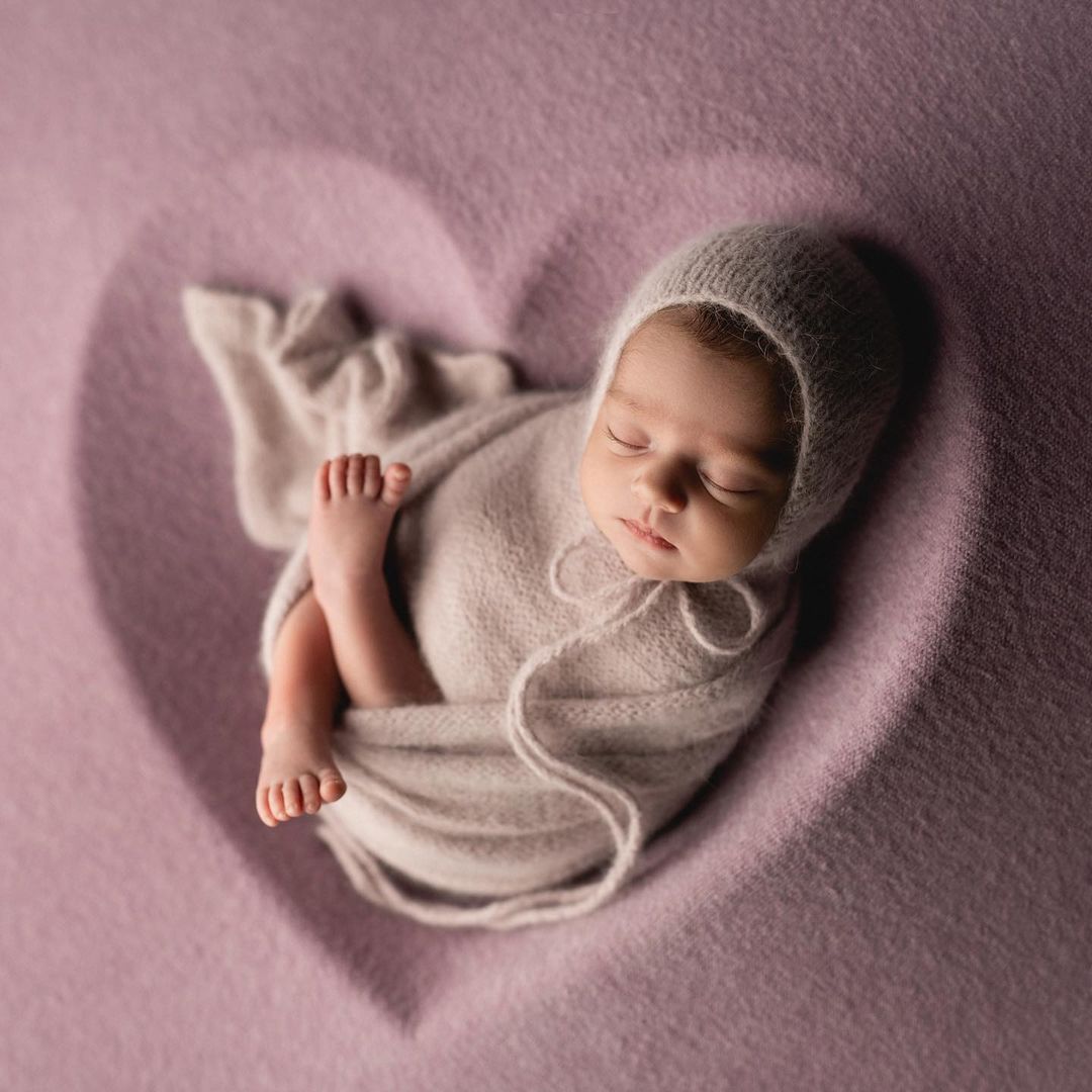 Sasha Kabaeva arranged a photo shoot for her newborn daughter