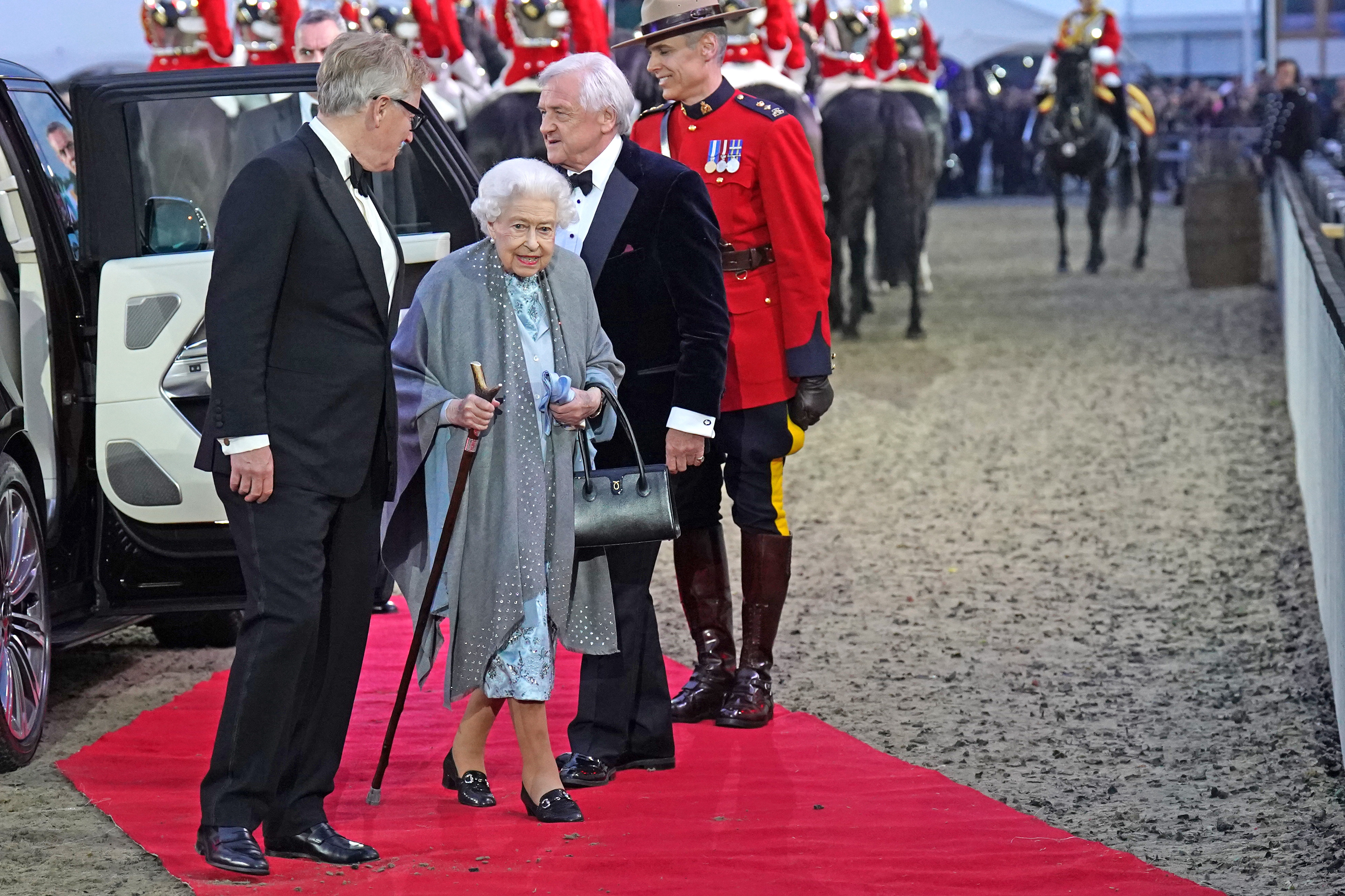 Елизавета II, приехав на Royal Windsor Horse Show, доказала, что даже в 96 лет, она - в первую очередь женщина