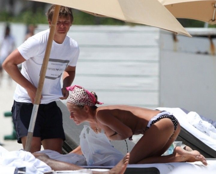 Скромняжка Юлия Барановская сфотографировалась полностью обнаженной Скромняжка Юлия Барановская сфотографировалась полностью обнаженной