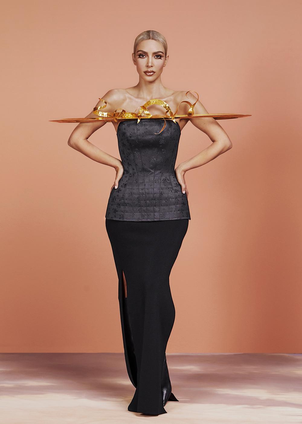 Изменившаяся до неузнаваемости, Ким Кардашьян демонстрирует сексуальные наряды для журнала Allure US
