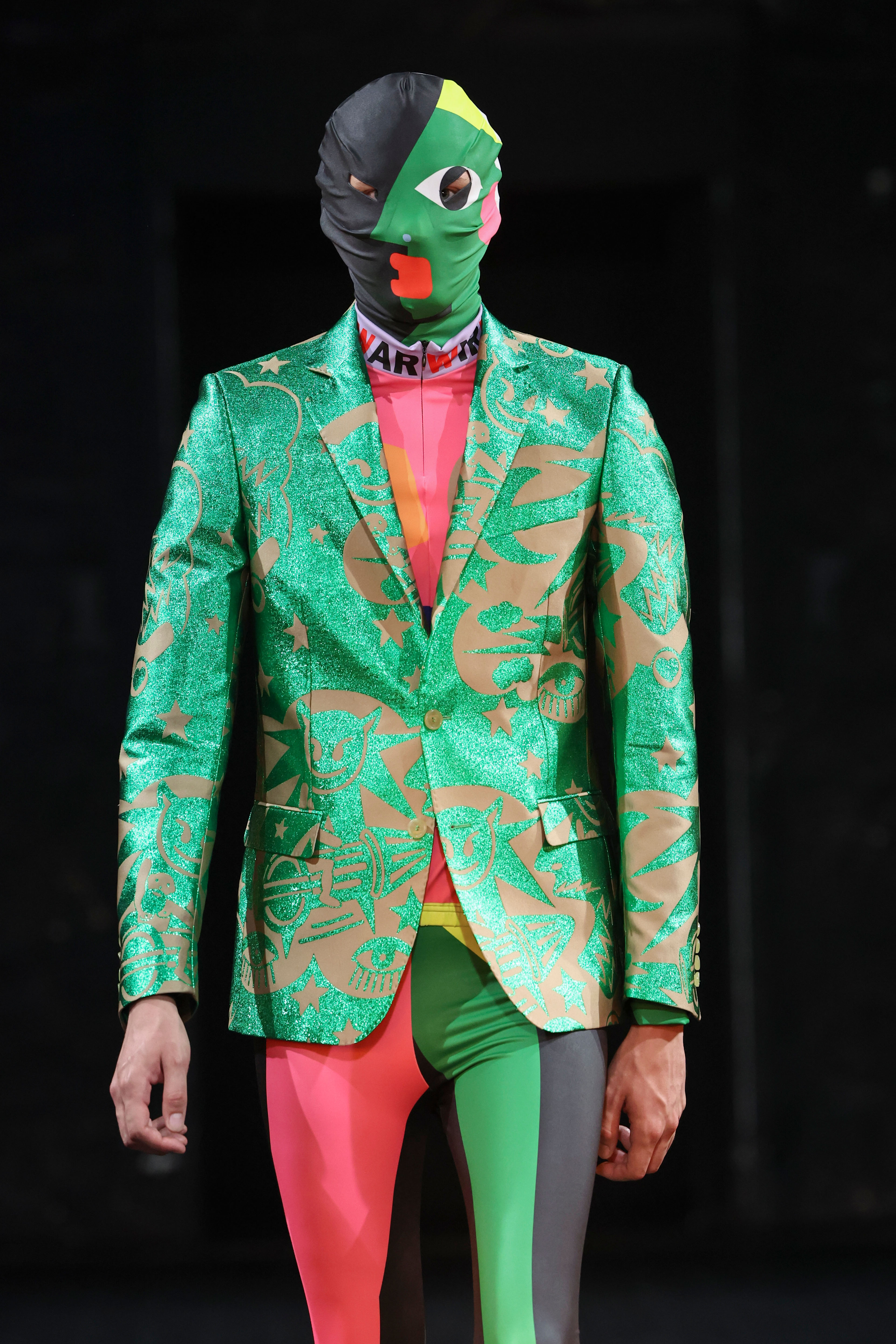 Извращенный театральный ренессанс: Бельгийский модельер Walter Van Beirendonck пригласил всех в театр на показе свой новой коллекции. ТОП-10 самых завораживающих образов.

