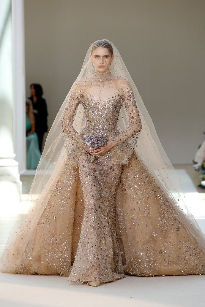 ТОП-10 эротических фантазий арабского мужчины: Elie Saab открывает женское тело на Неделе высокой моды в Париже