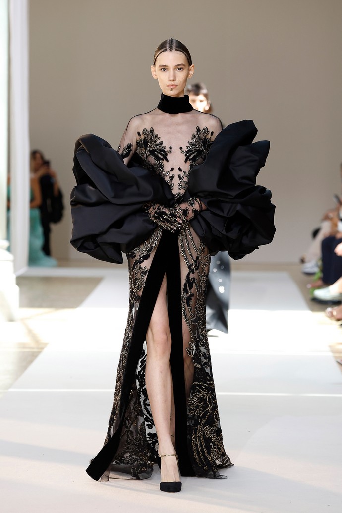 ТОП-10 эротических фантазий арабского мужчины: Elie Saab открывает женское тело на Неделе высокой моды в Париже