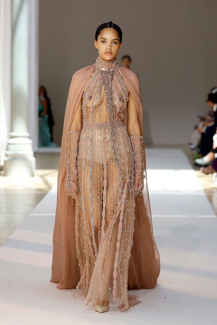 ТОП-10 эротических фантазий арабского мужчины: Elie Saab открывает женское тело на Неделе высокой моды в Париже