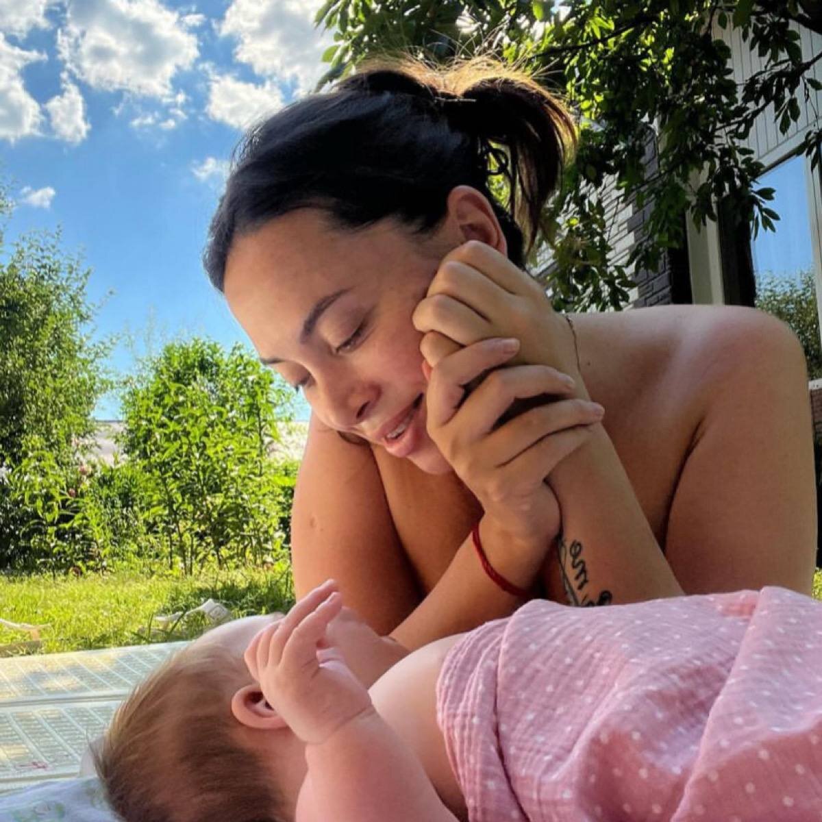 «Совершила большую ошибку»: недавно родившая сестра Жанны Фриске Наталья снова осталась одна