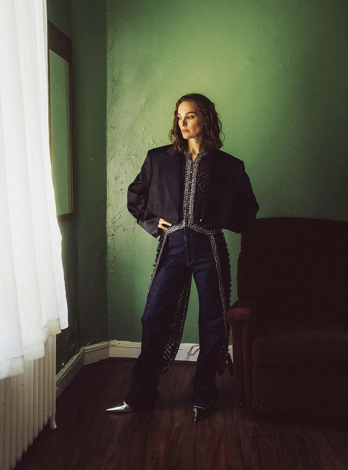 Фантастическая Натали Портман провела необычную фотосессию для журнала Sunday Times Style