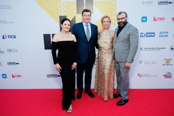 «Горький fest» не место для кутюр: Полина Ауг, Анна Снаткина и Рената Пиотровски выглядели как звезды сельского клуба