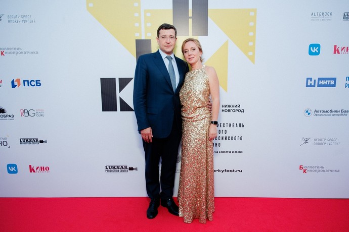 «Горький fest» не место для кутюр: Полина Ауг, Анна Снаткина и Рената Пиотровски выглядели как звезды сельского клуба