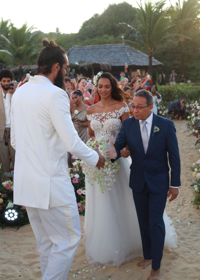 “Ах, эта свадьба, свадьба, свадьба пела и плясала”: Топ-модель Лаис Рибейро вышла замуж за игрока НБА Джоакима Ноа


