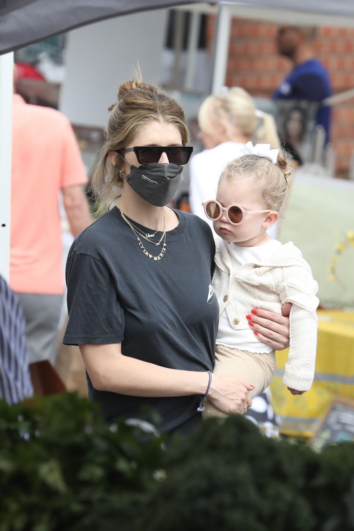 Папарацци "застукали" Кэтрин Шварценеггер в неряшливом виде на рынке Папарацци "застукали" Кэтрин Шварценеггер в неряшливом виде на рынке