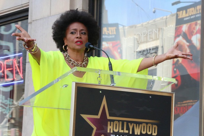 «Черная мать Голливуда» упала на Аллее Славы в Голливуде