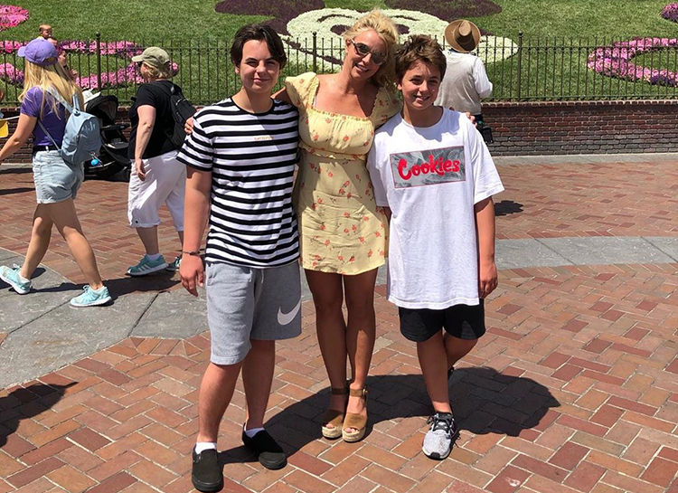 Бывший муж Бритни Спирс опубликовал видео, как она кричит на своих сыновей