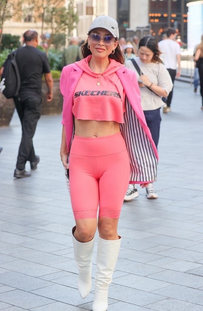 Ещё одна из рода «барбикор»: Британская певица Майлин Класс продемонстрировала свою версию розовой Барби