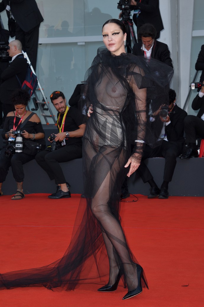 Ну, разве не ведьмы?  Джулианна Мур, Джоди Тернер Смит и другие гости кинофестиваля  скорее разделись, чем оделись