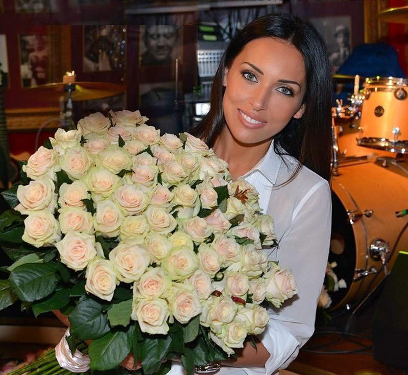 Елена Ваенга и Лолита, Алсу и Кристина Орбакайте: какие цветы предпочитают звезды российского шоу-бизнеса