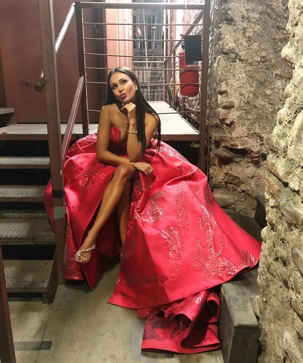 Аида Гарифуллина пришла на шоу «Аватар» в пиджаке на голое тело: топ ярких фото оперной дивы, отметившей 35-летие
