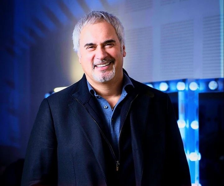 У Валерия Меладзе перекосило лицо, когда на концерте его объявили «специальным российским гостем» У Валерия Меладзе перекосило лицо, когда на концерте его объявили «специальным российским гостем»