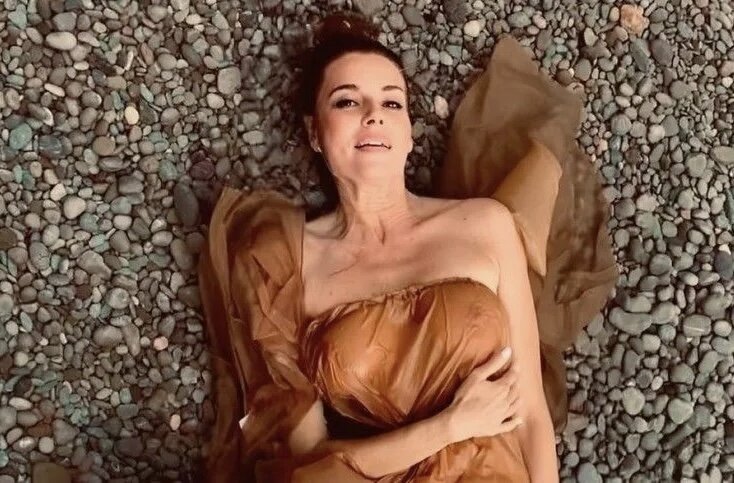 Любительница обнаженки Любовь Толкалина порадовала поклонников, забравшись голая в ванну с пеной Любительница обнаженки Любовь Толкалина порадовала поклонников, забравшись голая в ванну с пеной