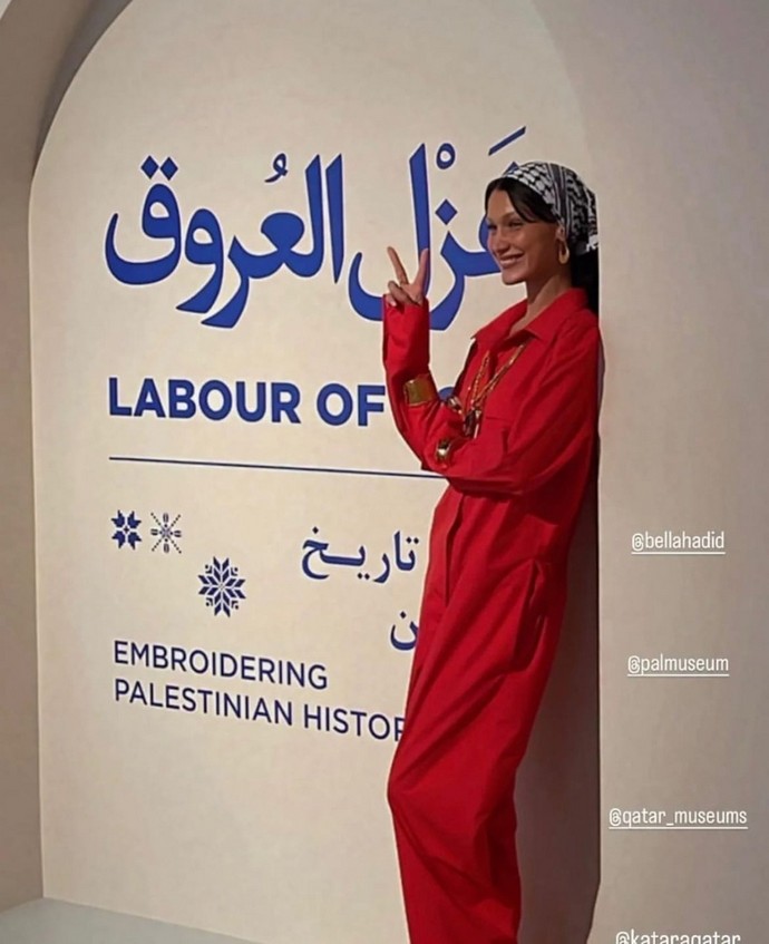 Подвески и глаза на туфлях: Наоми Кэмпбелл и Белла Хадид выбрали странную обувь для посещения выставки в Катаре