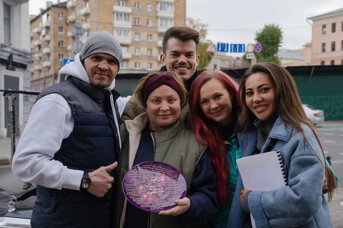 Героями новой комедии Айсурат Шамановой стали Екатерина Гусева, Марина Федункив и Владимир Сычев