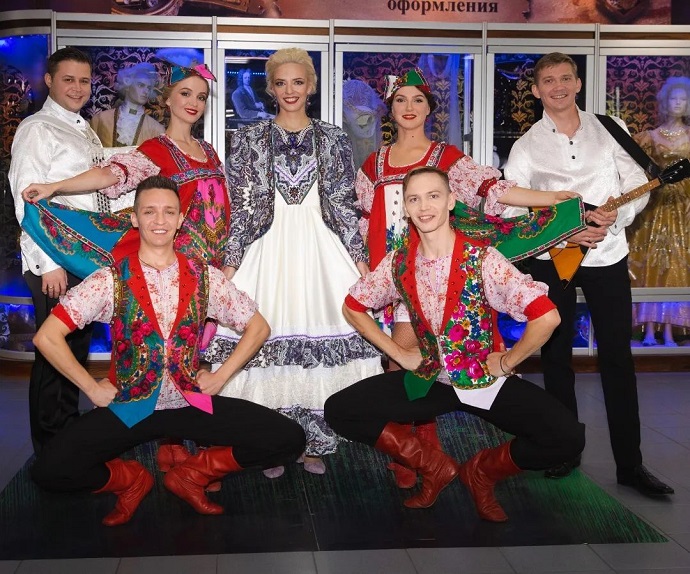 Для души и веселья: Елена Любарец выпустила долгожданный альбом «Гармонь-гулёна» Для души и веселья: Елена Любарец выпустила долгожданный альбом «Гармонь-гулёна»